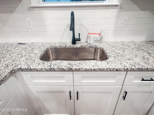 Foto del edificio - 827 Rogers St