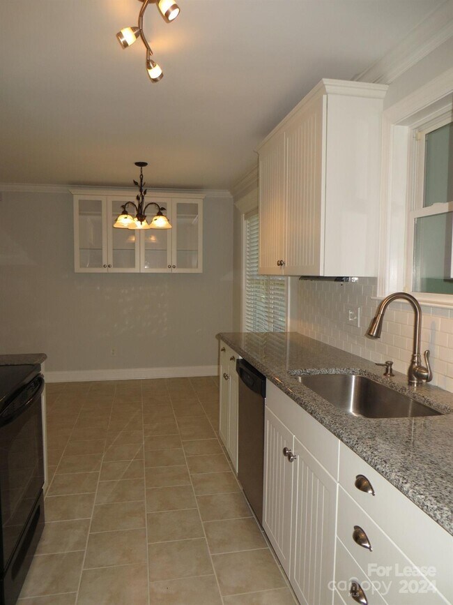 Building Photo - 6735 Dixie River Rd