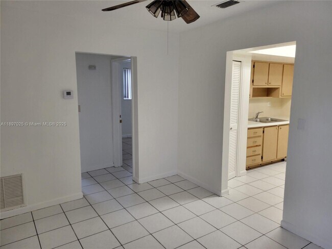 Foto del edificio - 7101 NW 24th St