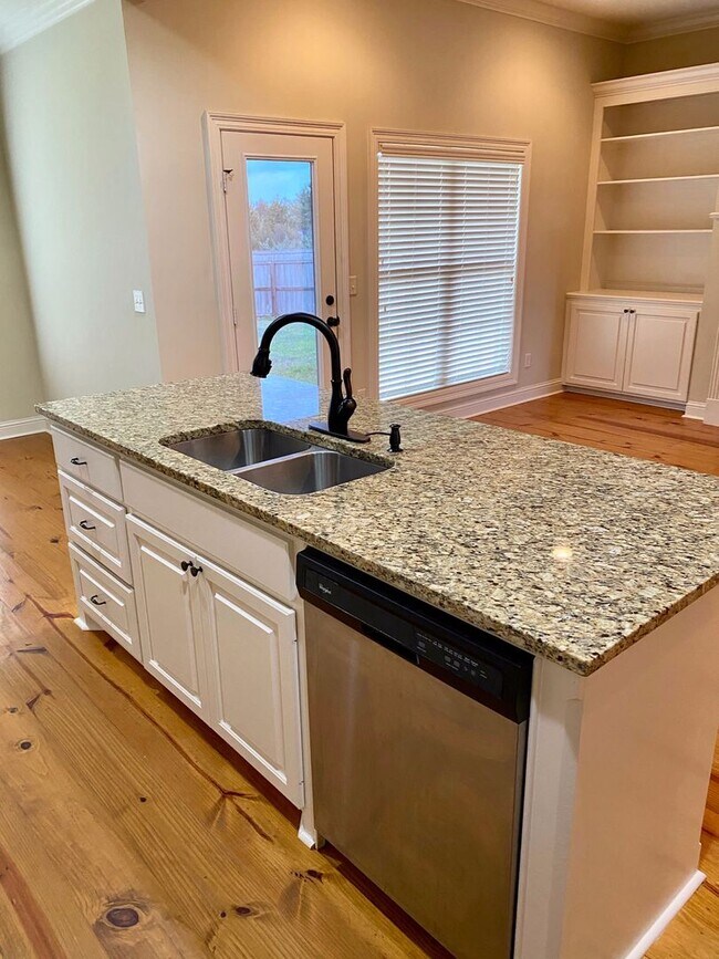 Building Photo - 3 bed, 2 bath for rent in Germantown Schoo...