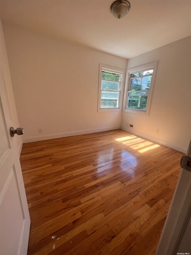 Foto del edificio - 14-14 141st St