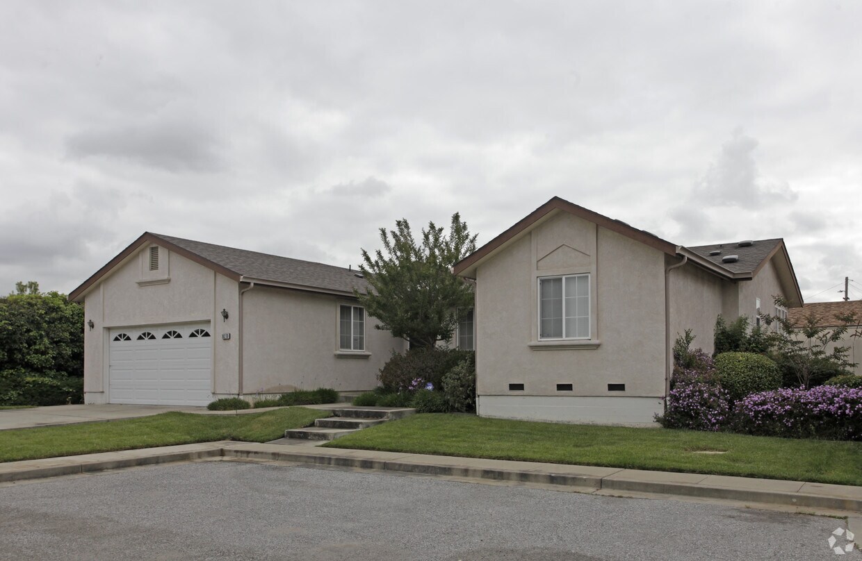 Foto del edificio - 16278-16280 Deanne Ct