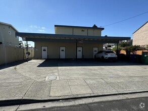 Building Photo - 1014 Coalport St