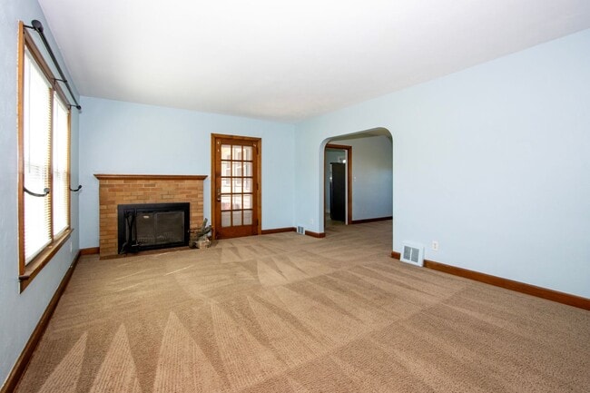 Foto del edificio - Four Bedroom Single-Family Home