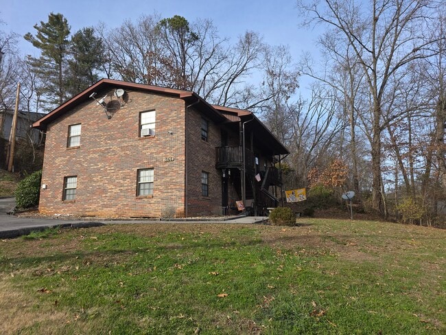 Building - 1060 Union St