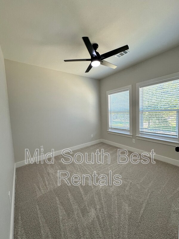 Building Photo - 213 N Madison St