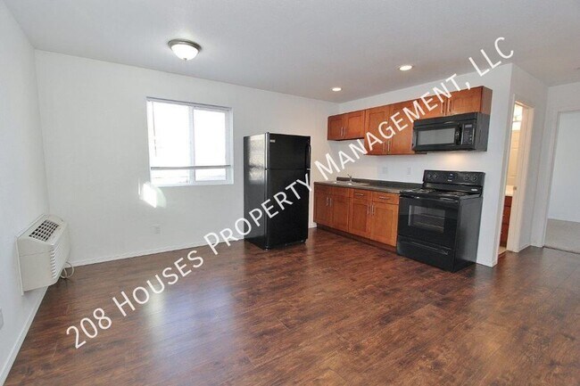 Building Photo - Affordable Single-Level Unit