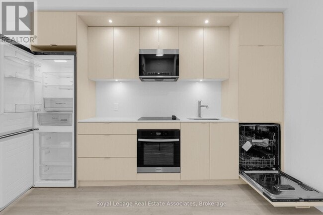 Building Photo - 60 Central Park Roadway