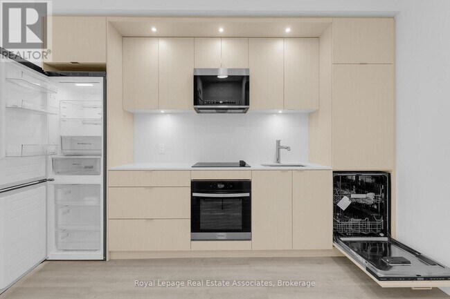 Photo du bâtiment - 60 Central Park Roadway