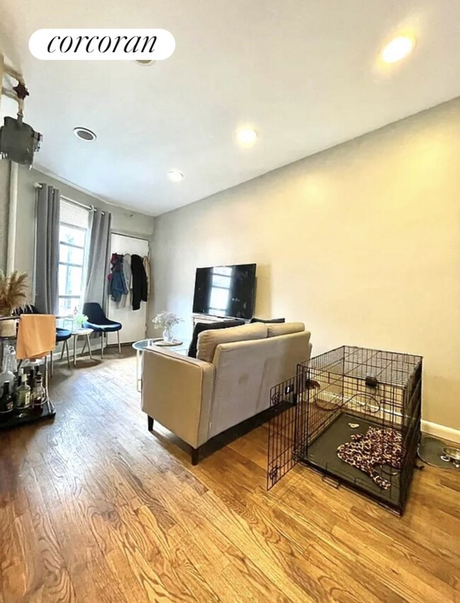 Foto del edificio - 338 E 65th St