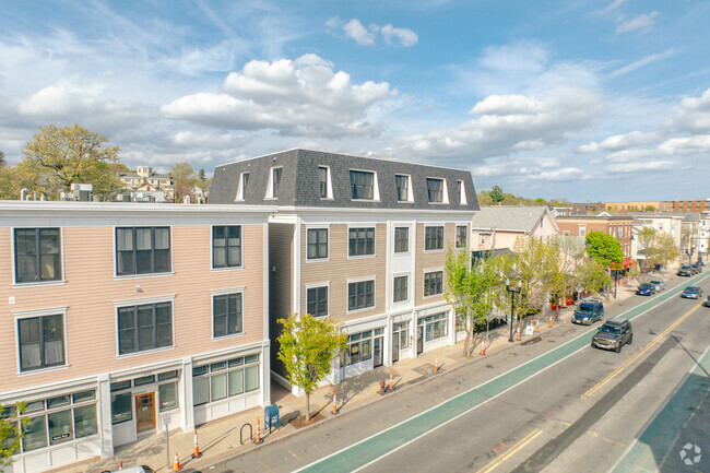 Building Photo - 593 Somerville Ave