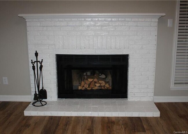 Foto del edificio - 8017 Greenside Ct