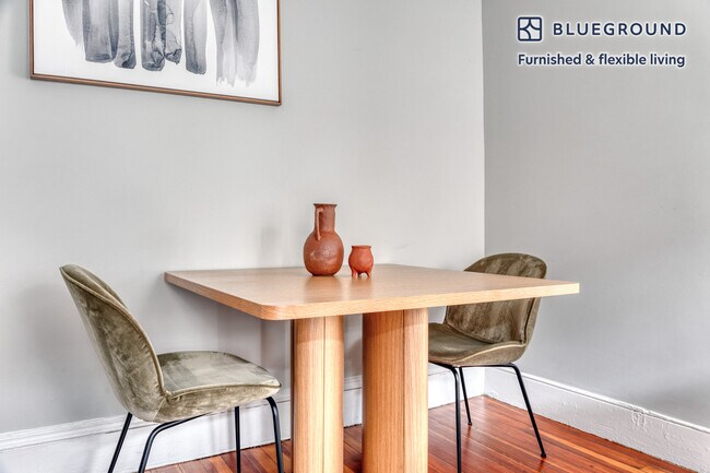 Foto del edificio - 112 Winthrop Rd