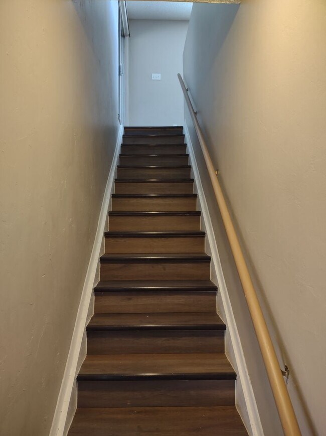 Foto del edificio - ALL PROSPECTIVE TENANTS MUST SUBMIT A $58 NON-REFUNDABLE APPLICATION FEE PER APPLICANT ONLINE AND...