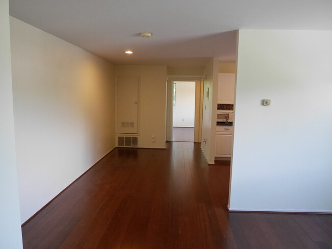 Foto del edificio - One Bedroom Condo located in Gardens At Ow...