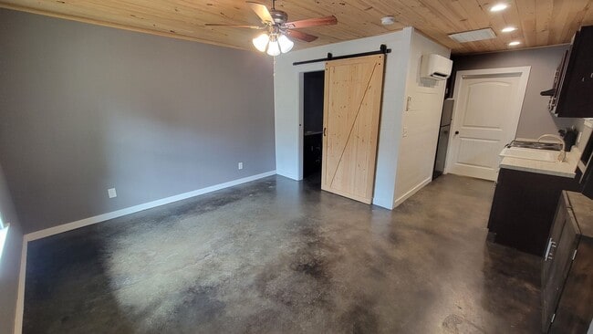 Building Photo - 1 Bedroom/1 Bathroom Apartment in Batesville
