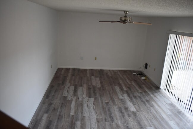 Building Photo - 5803 SE Windsong Ln