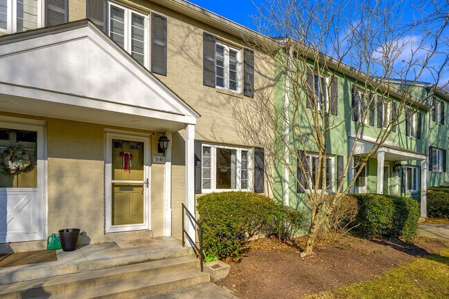 Building Photo - Well Maintained 3BR/2.5BA Home in Silver Spring