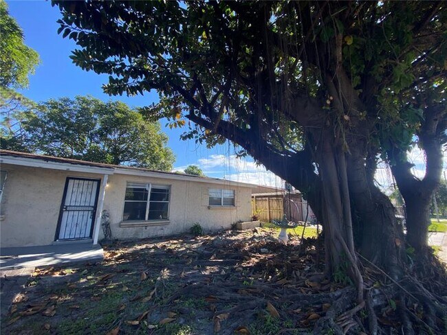 Building Photo - 2010 NW 30th Ave