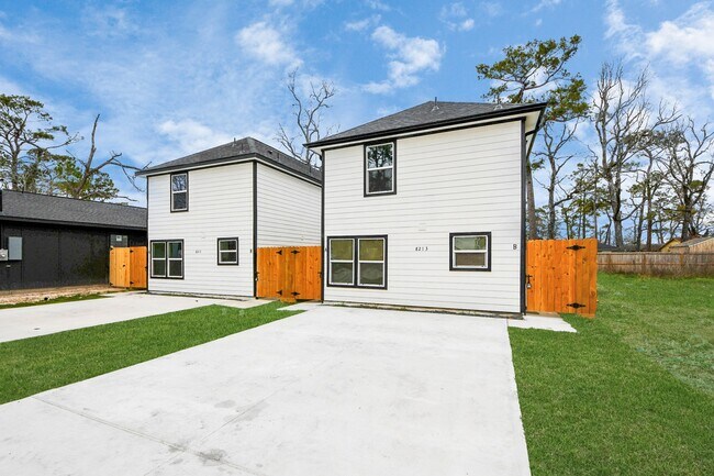Building Photo - 8213 Richland Dr