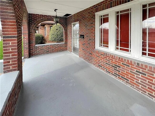 Foto del edificio - Gorgeous all brick home for rent!