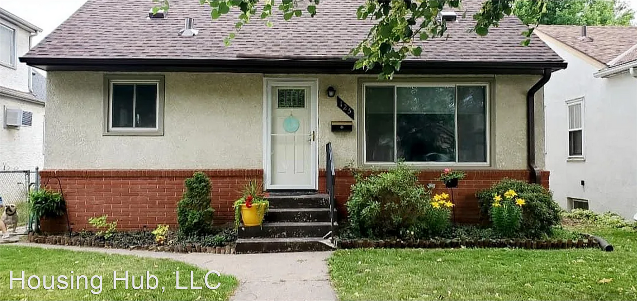 4 br, 2 bath House 125 14th Ave S House Rental in South Saint Paul, MN
