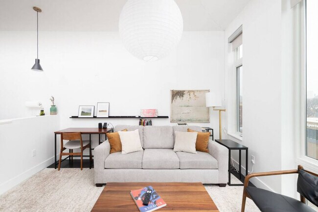 Building Photo - 550 W Juneau Ave