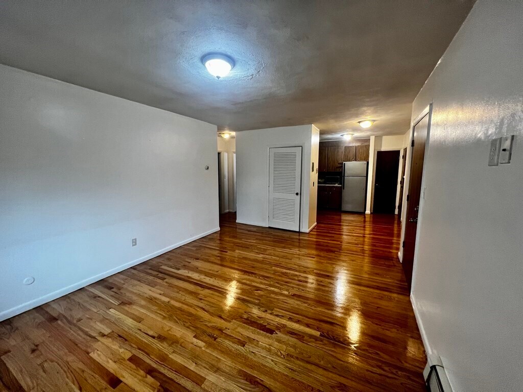 Primary Photo - 155 Williams St