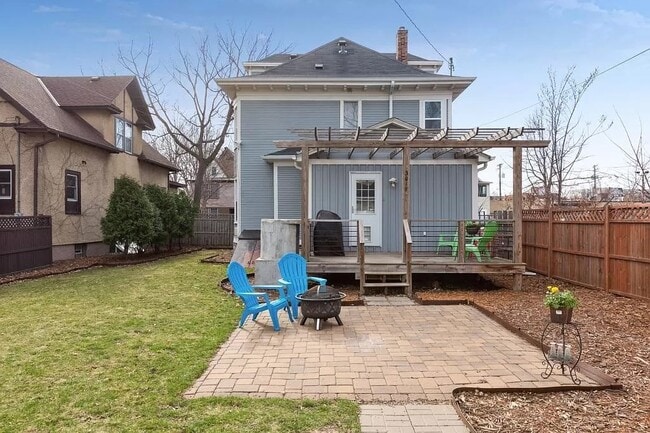 Building Photo - 3017 Harriet Ave