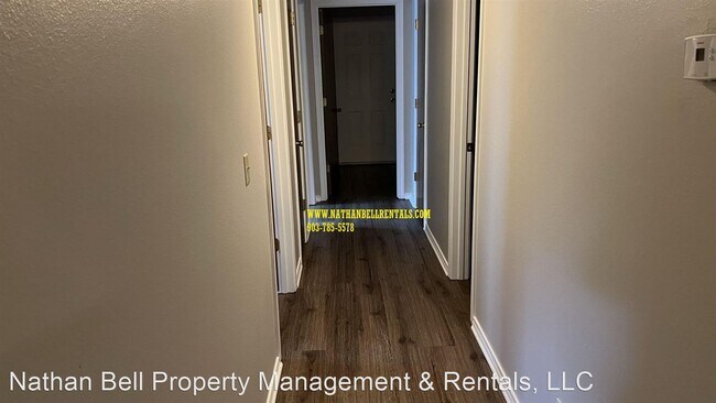 Building Photo - 2 br, 1 bath House - 130 E Division St
