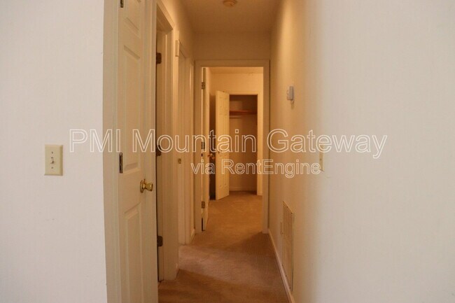 Foto del edificio - 48 Primrose Dr