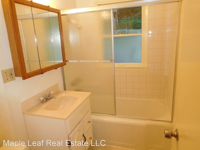 Building Photo - 3 br, 1 bath House - 16541 10th Ave NE