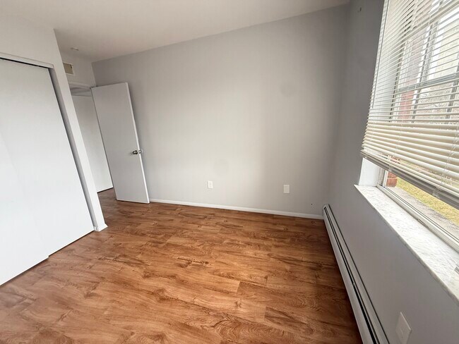 Foto del edificio - 2969 Four Towers Dr