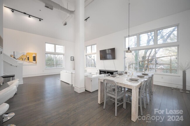 Foto del edificio - 404 N Laurel Ave