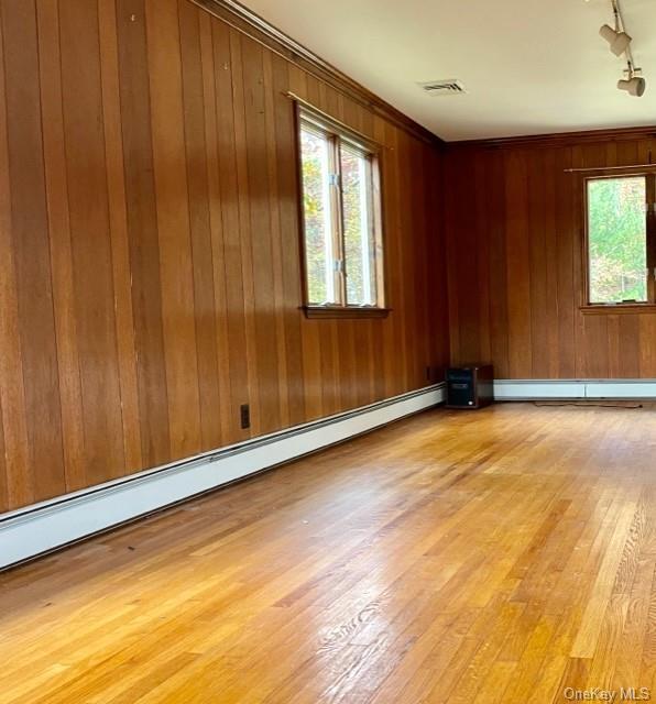 Building Photo - 142 Shawanga Lodge Rd