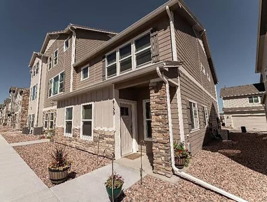 Welcome to this charming 3 bedroom, 2.5 ba... - Welcome to this charming 3 bedroom, 2.5 ba...