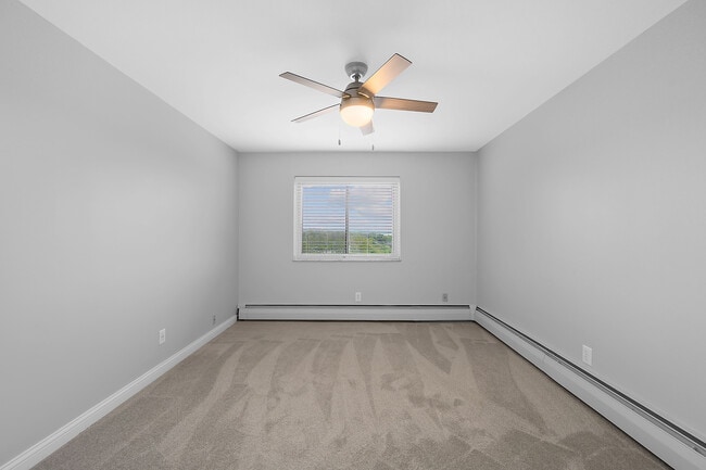 Building Photo - 4960 Ridge Ave
