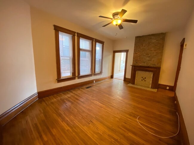 Foto del edificio - W 1st Ave 145-147 MLR