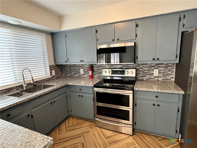 Building Photo - 1419 Hyridge Cir