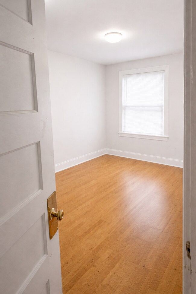 Foto del edificio - 808-810 University Ave SE