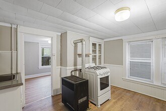 Building Photo - 10 1/2 Ellsworth St