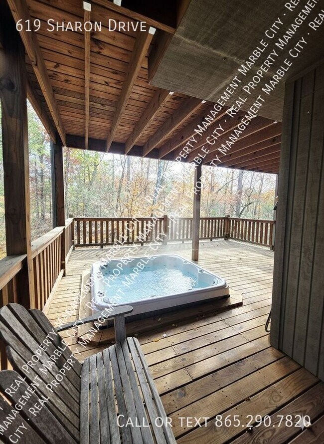 Foto del edificio - 619 Sharon Dr