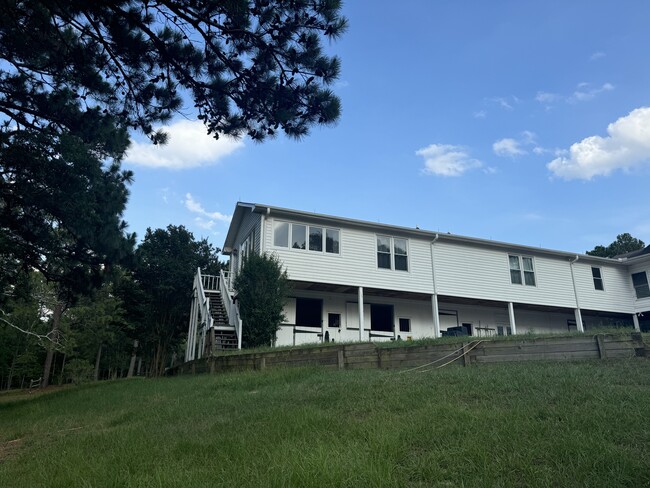Building Photo - 221 Horse Pen Ln