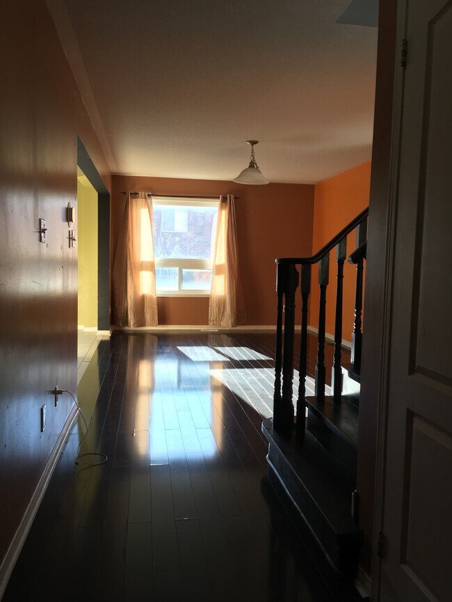 Main Living Room - 20 Thornbush Blvd