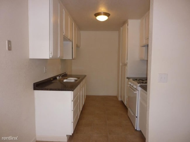 Building Photo - 9051 G Ave