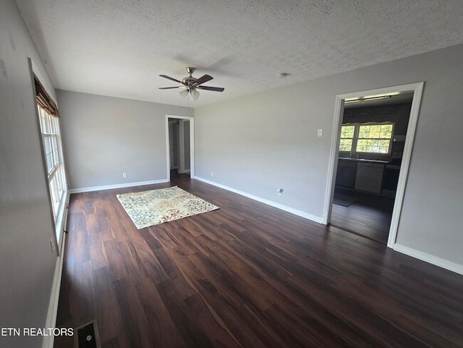 Building Photo - 415 Highland Dr