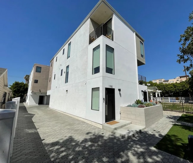 Building Photo - 1155 N Orange Dr