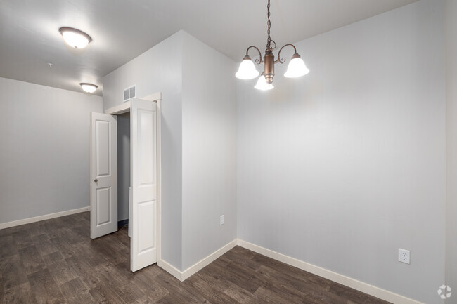 2BR, 2BA - 1,100SF - Eagle River Apartments