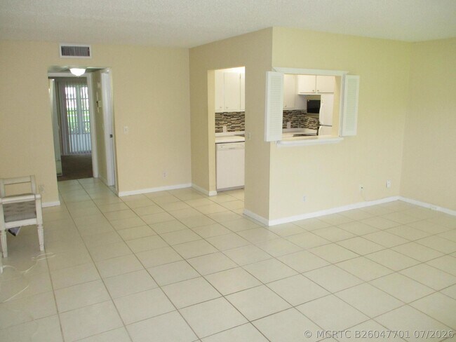 Building Photo - 506 Mansfield M