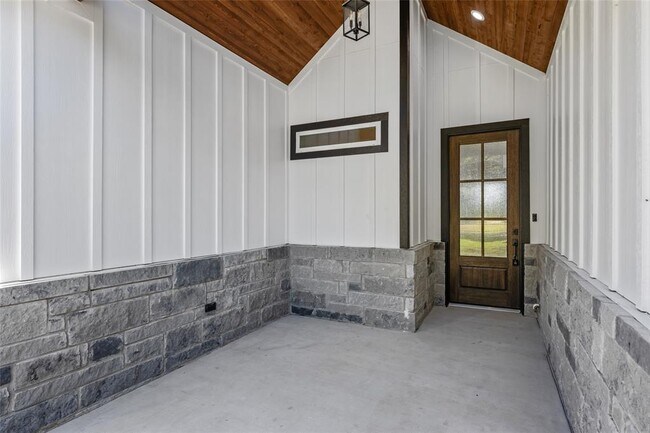 Building Photo - 111 Kukui Ct